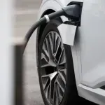SRCE: Ko prodaje struju za punjenje električnih automobila, imaju li licencu Agencije za energetiku