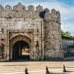 Kreni-promeni postavio transparent na Tvrđavi u Nišu protiv zagađenja vazduha