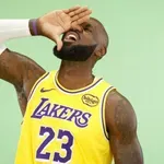 Poznato koji će broj na dresu nositi Lebron Džejms