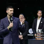 (VIDEO) Novak Đoković dodelio trofeje na sprint trci Formule 1 u Kataru