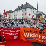 (VIDEO) Blokirani putevi, suzavac i biber sprej: HIljade na protestu u Nemačkoj uoči osnivačke skupštine omladine desničarske AfD