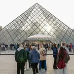 Uprava Luvra posle pljačke udara po džepu posetioce iz ne EU zemalja