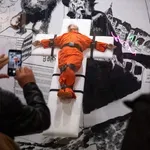 „Svetac ili grešnik?“: Britanski umetnik izložio skulpturu Trampa u Bazelu