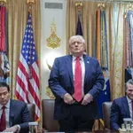 „Priča o svemu i misli da je sve u pravu“: Dve stvari je Tramp upadljivo prećutao na sastanku kabineta, zašto?