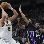 (VIDEO) Zanimljiv susret Divca i Jokića: Vlade napravio “grešku”, as Denvera morao da reaguje