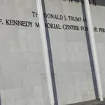 Više umetnika otkazalo nastupe zbog preimenovanja Kenedi centra u Tramp-Kenedi centar