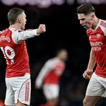 (VIDEO) Arsenalu pripao derbi Premijer lige, razočaravajući remi Junajteda protiv „fenjeraša“