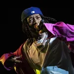 Viz Kalifa osuđen na 9 meseci zatvora u Rumuniji zbog pušenja marihuane na sceni