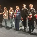 Višeminutne ovacije ekipi predstave o Dori, devojci sa poternice, aktivistkinji u političkom egzilu: Premijera u Bitef teatru oduševila publiku