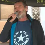 Gagi Jovanović u akciji „Raspiši pobedu“: Pesmom i koracima uz studente (VIDEO)