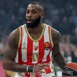 „Ovakav tretman nisu imali ni Dražen Petrović, Sale Nacionale i Teodosić, treba da sedi na klupi kada se odlučuje“: Nekadašnji trener Zvezde oštro kritikovao Mekintajera