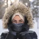 Ovu grešku pravimo godinama: Evo kako se zapravo nosi jakna koja ima kapuljaču sa krznom