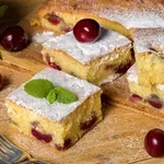 Mekan, sočan i ukusan: Starinski kolač sa višnjama za prave sladokusce