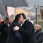 Vučić iznenada sa Dodikom, naočare na popravci