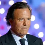 Hulio Iglesijas optužen za seksualno zlostavljanje dve žene