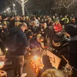 Građani u novosadskom kampusu zapalili sveće u znak sećanja na bajkera Kostu Dubljevića (FOTO, VIDEO)