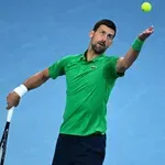 Novak i Srđan digli po tri prsta: Đoković trenirao na terenima Partizana posle 33 godine