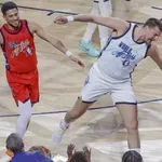 Nikolu Jokića iznenadila jakna saigrača na Ol-star turniru: „Ovo je srpska stvar“