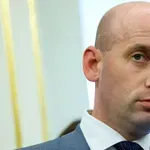 Čovek koji kroji Trampove najkontroverznije političke odluke