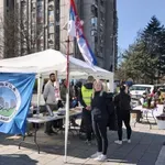 Zbor Banjica nastavio akcije podrške studentima, razvijen transparent pored štanda SNS