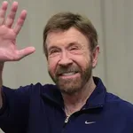 Švarceneger, Stalone, Stiven King i drugi poznati odali počast preminulom Čaku Norisu