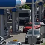 Trampove ratne igre ponovo vrtoglavo podižu cene nafte: Srbija primorana da dodatno snizi akcize na gorivo