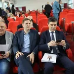 Nišlije se bune što je potrošeno milion dinara za oblaganje dva stara vozila plastičnom travom