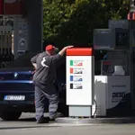 Vučić: Sutra korekcija akcize na gorivo