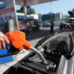 AP: Cena nafte Brent opala na 93 dolara po barelu