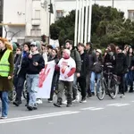Studenti dan Akademije umetnosti u Novom Sadu obeležavaju protestom ispred Galerije koju im je vlast oduzela
