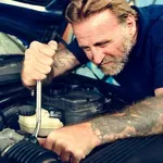 Bolje od WD-40 spreja: Trik sa dečijom bojicom koji koriste i profesionalni mehaničari