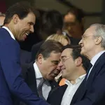 (VIDEO) Neuobičajen prizor na „Bernabeu“: Nadal i Siner igraju tenis sa zvezdama Reala, a Florentino Perez sudi