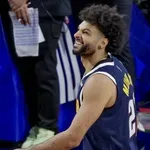 (VIDEO) Njegov tim je na kraju poražen, ali je ovaj pogodak obeležio meč: Koš Džamala Mareja sa pola terena uz zvuk sirene