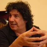 Priča o Dragoljubu Đuričiću, legendi građanskih protesta 90-tih, muzičaru o kome je pisao i Independent: Film „Čovek lavina“ na festivalu ZagrebDox