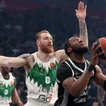 Meč je protekao u znaku sećanja na Duška Vujoševića: Partizan poražen od Žalgirisa u Areni (VIDEO)