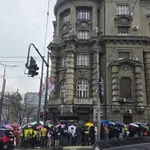„Nacrt zakona usvojen, ali nije javno objavljen, ne znamo kako izgleda“: Protest roditelja-negovatelja ispred Vlade