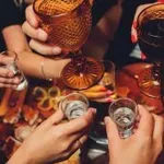 Jedno piće uz terapiju: Bezazlena navika ili rizik koji često zanemarujemo