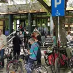 „Represija režima i kažnjavanje posmatračkih misija“: Skup podrške pritvorenim aktivistima ispred suda u Novom Sadu