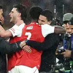 Arsenal pred javom i istorijom