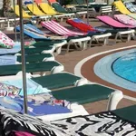 ‘Juriš u zoru’: Kako hoteli sprečavaju turiste da zauzimaju mesta peškirima