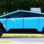 Vozač Teslinog Cybertrucka autom ušao u jezero, hteo je da proba režim vožnje kroz vodu: Nije se dobro završilo