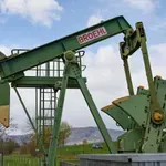 Pala cena nafte sa 100 na 90 dolara po barelu
