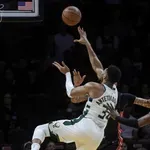 Dva NBA tima zainteresovana za usluge Janisa Adetokumba