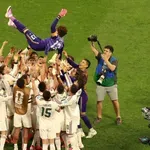 Meksikanac, rame uz rame sa Mesijim i Ronaldom, završio duel na rukama svojih saigrača