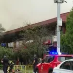 Požar u tržnom centru „Enjub“ na Novom Beogradu: „Nema povređenih civila, vatra pod kontrolom“ (VIDEO)