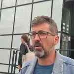 Protest ispred Rektorata u Novom Sadu: Traže ponovno glasanje o reizboru profesora Vladimira Mihića