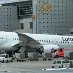 Prednji deo aviona Lufthanze u Frankfurtu pao na zemlju