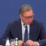 Vučić objavio novi paket mera: Najavljeno povećanje plata i penzija, jednokratna pomoć i novi vaučeri za odmor