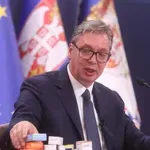 Švajcarski dnevnik: Vučić obećava građanima milione evra da bi nastavio da vlada poput njegovog uzora Putina