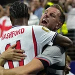 Džordan Henderson se povredio dok je slavio pobedu Engleske
